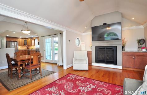26 Village Road Simsbury CT 06070