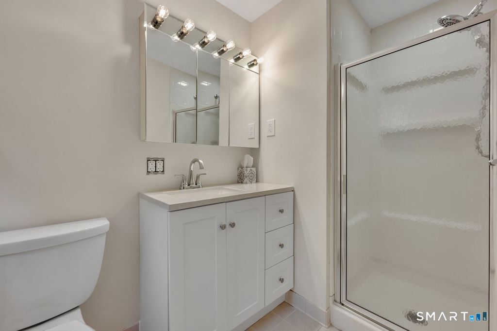 23 Banks Road Simsbury CT 06070
