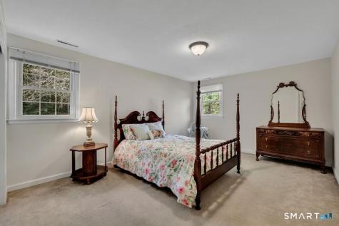 23 Banks Road Simsbury CT 06070