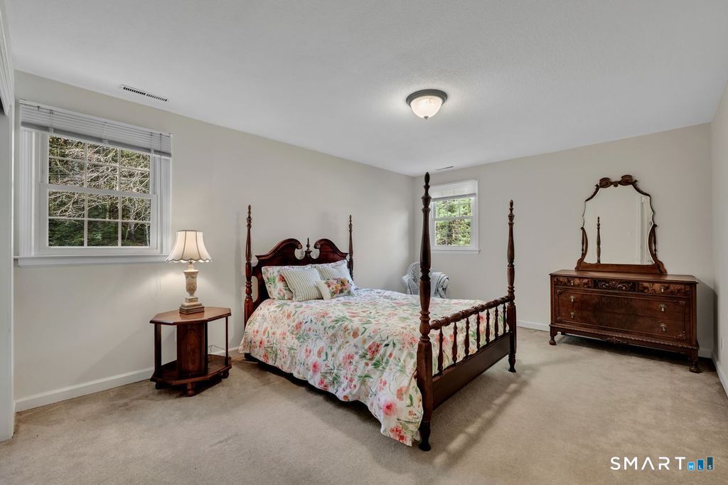 23 Banks Road Simsbury CT 06070
