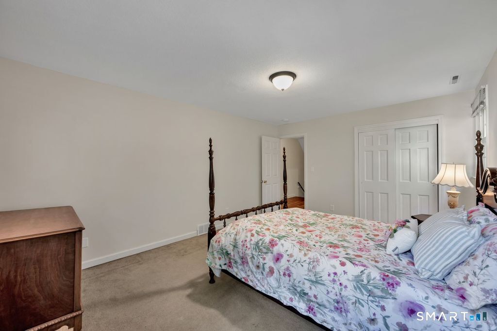 23 Banks Road Simsbury CT 06070