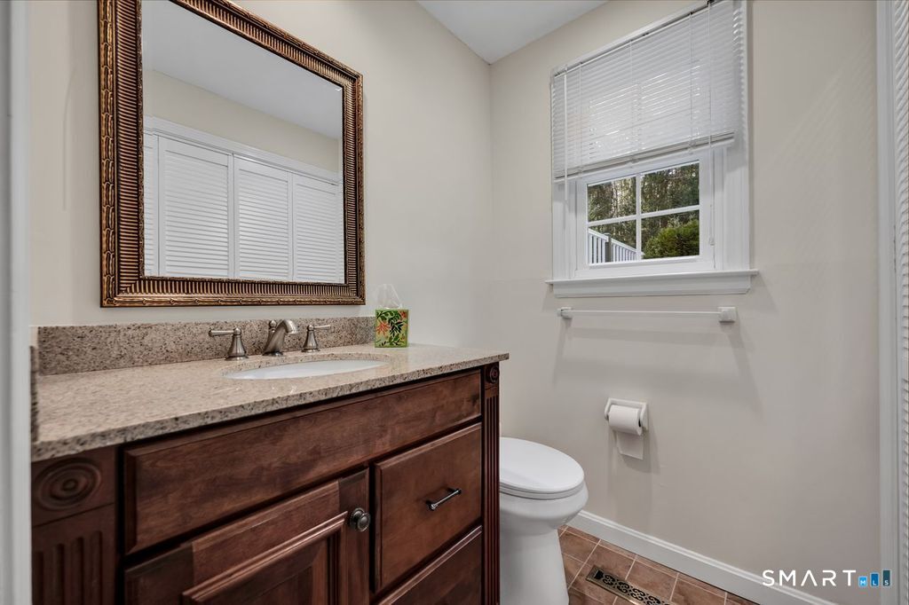23 Banks Road Simsbury CT 06070