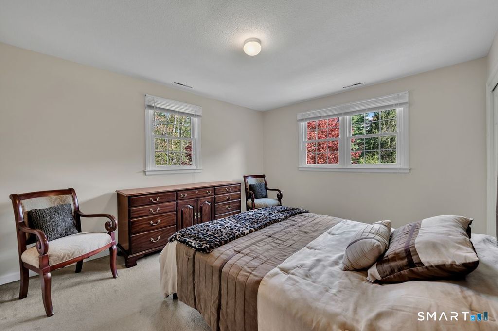 23 Banks Road Simsbury CT 06070