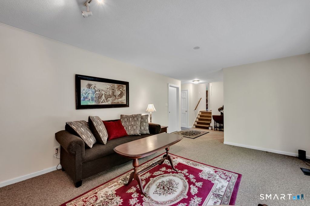 23 Banks Road Simsbury CT 06070