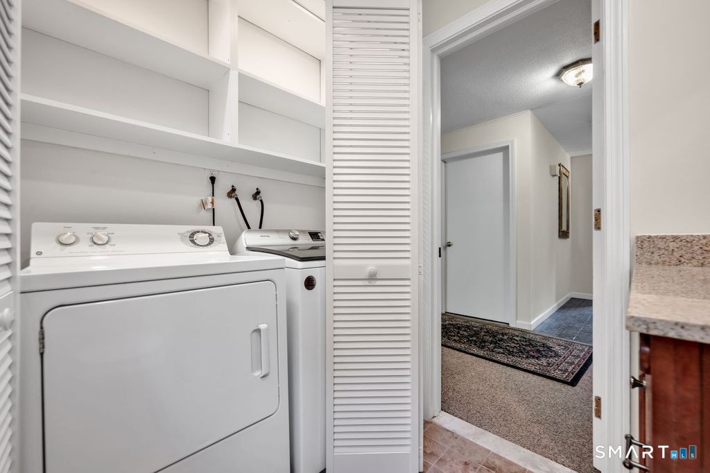 23 Banks Road Simsbury CT 06070
