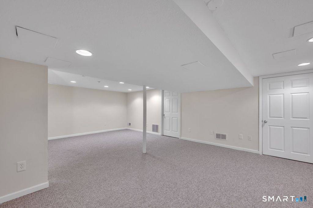 23 Banks Road Simsbury CT 06070