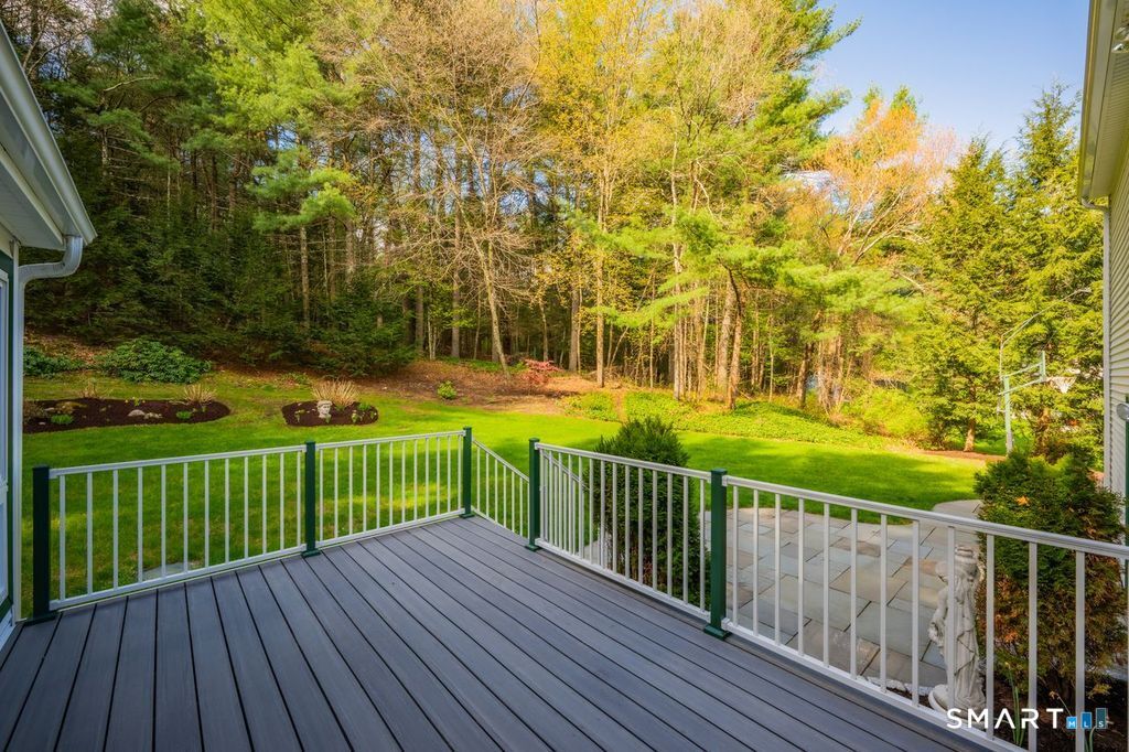 23 Banks Road Simsbury CT 06070