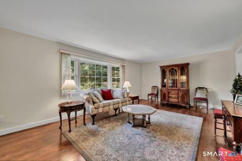 23 Banks Road Simsbury CT 06070