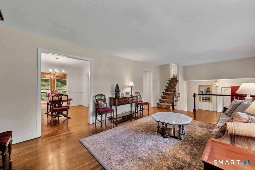23 Banks Road Simsbury CT 06070