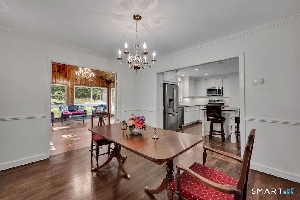 23 Banks Road Simsbury CT 06070