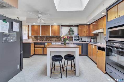 75 Crestwood Road Bethany CT 06524