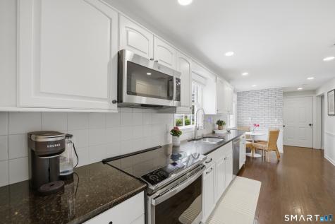 182 Hollow Tree Ridge Road Darien CT 06820