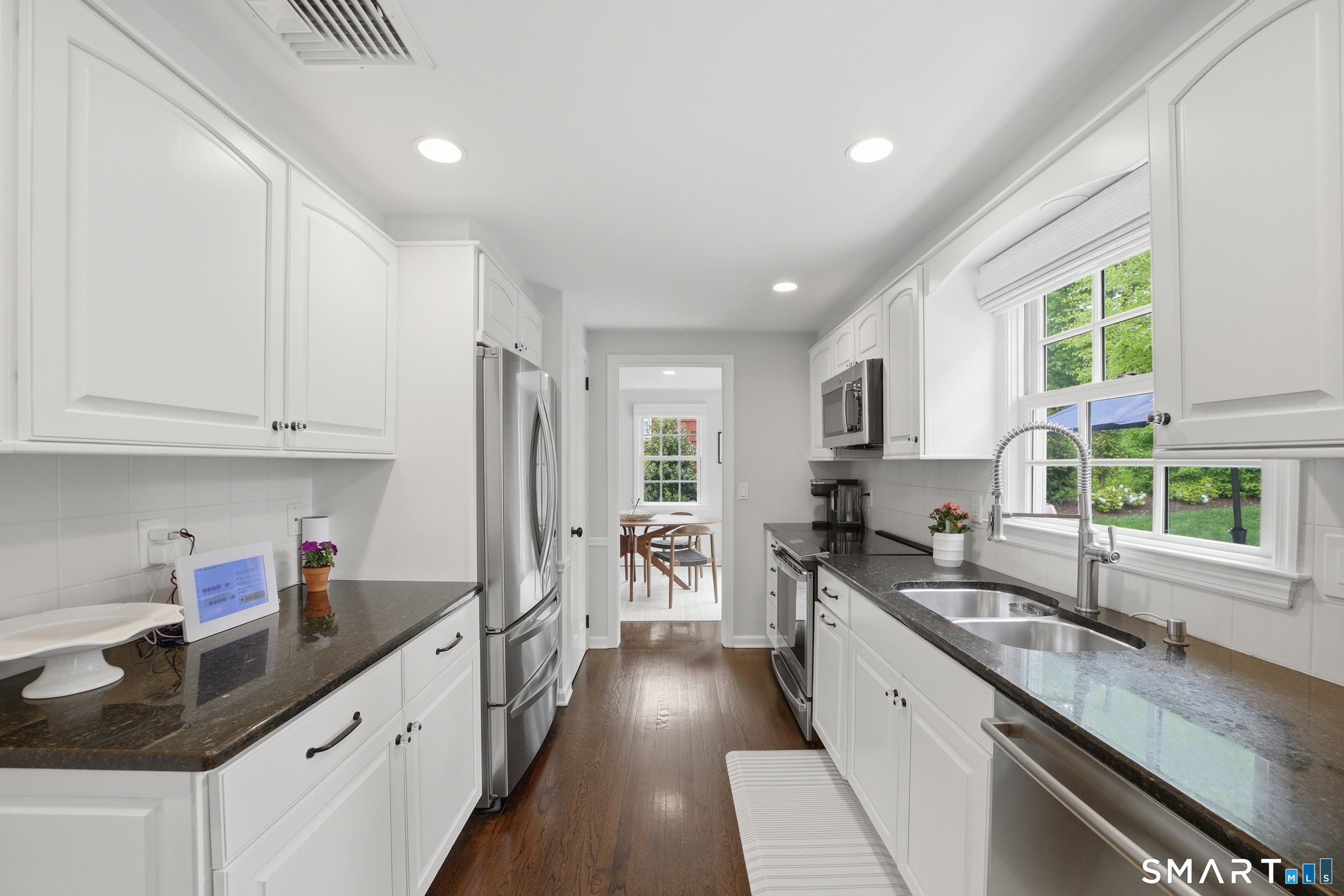 182 Hollow Tree Ridge Road Darien CT 06820