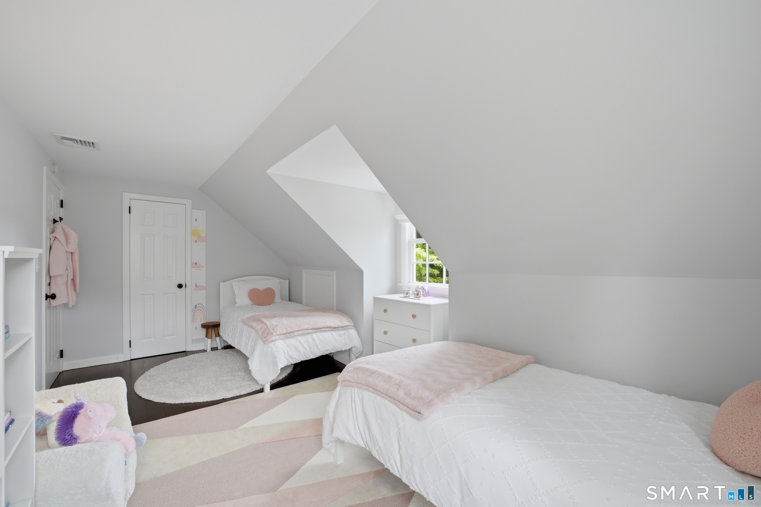 182 Hollow Tree Ridge Road Darien CT 06820