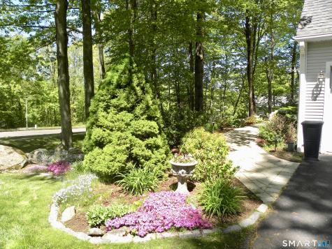 380 Dennison Ridge Manchester CT 06040