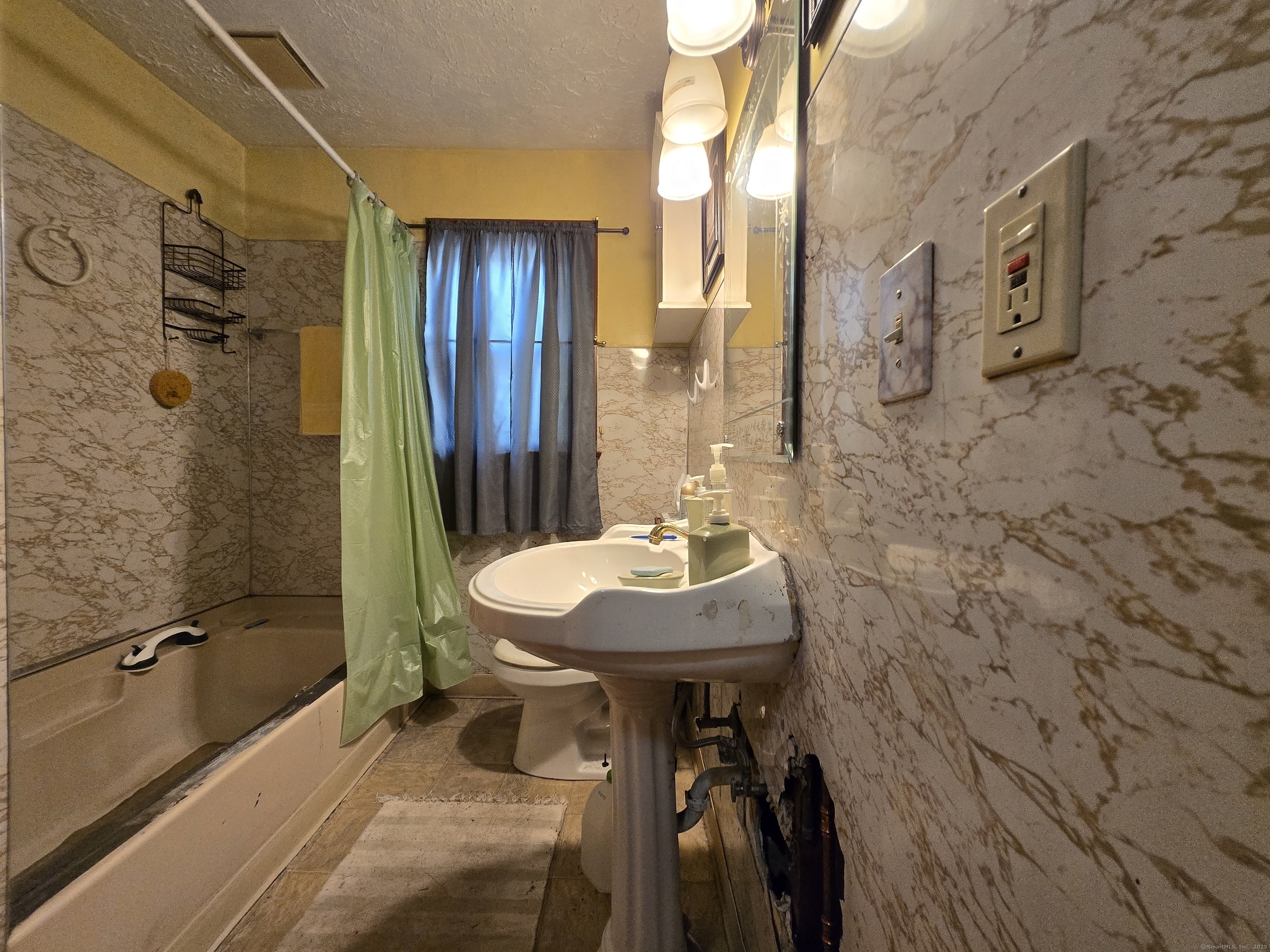 642 Silver Lane East Hartford CT 06118