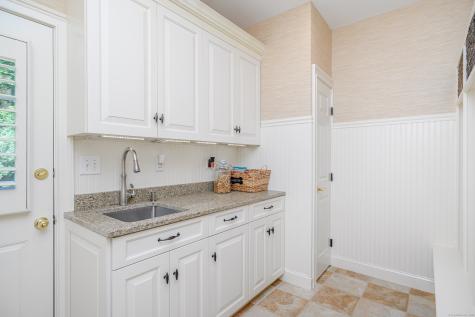8 Buck Trail Newtown CT 06482