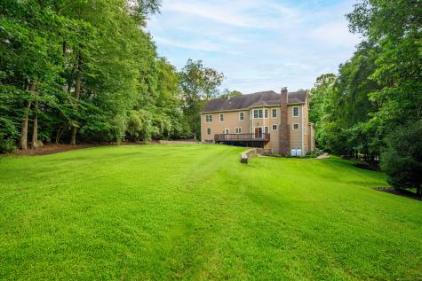 8 Buck Trail Newtown CT 06482