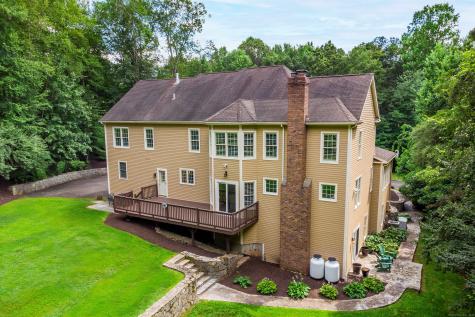 8 Buck Trail Newtown CT 06482
