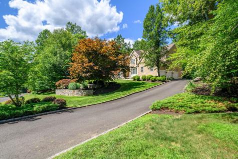 8 Buck Trail Newtown CT 06482