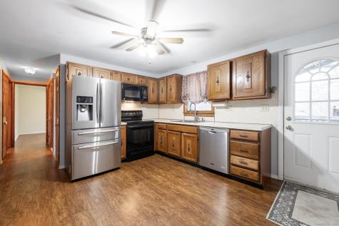 93 Tawny Thrush Road Naugatuck CT 06770