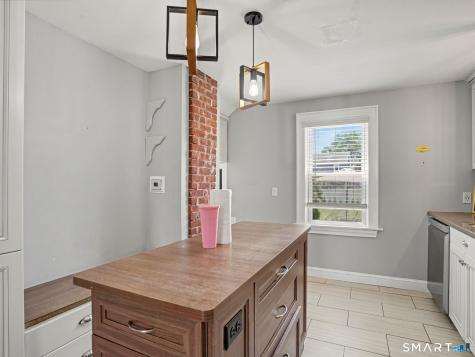43 Glendale Road Stratford CT 06614