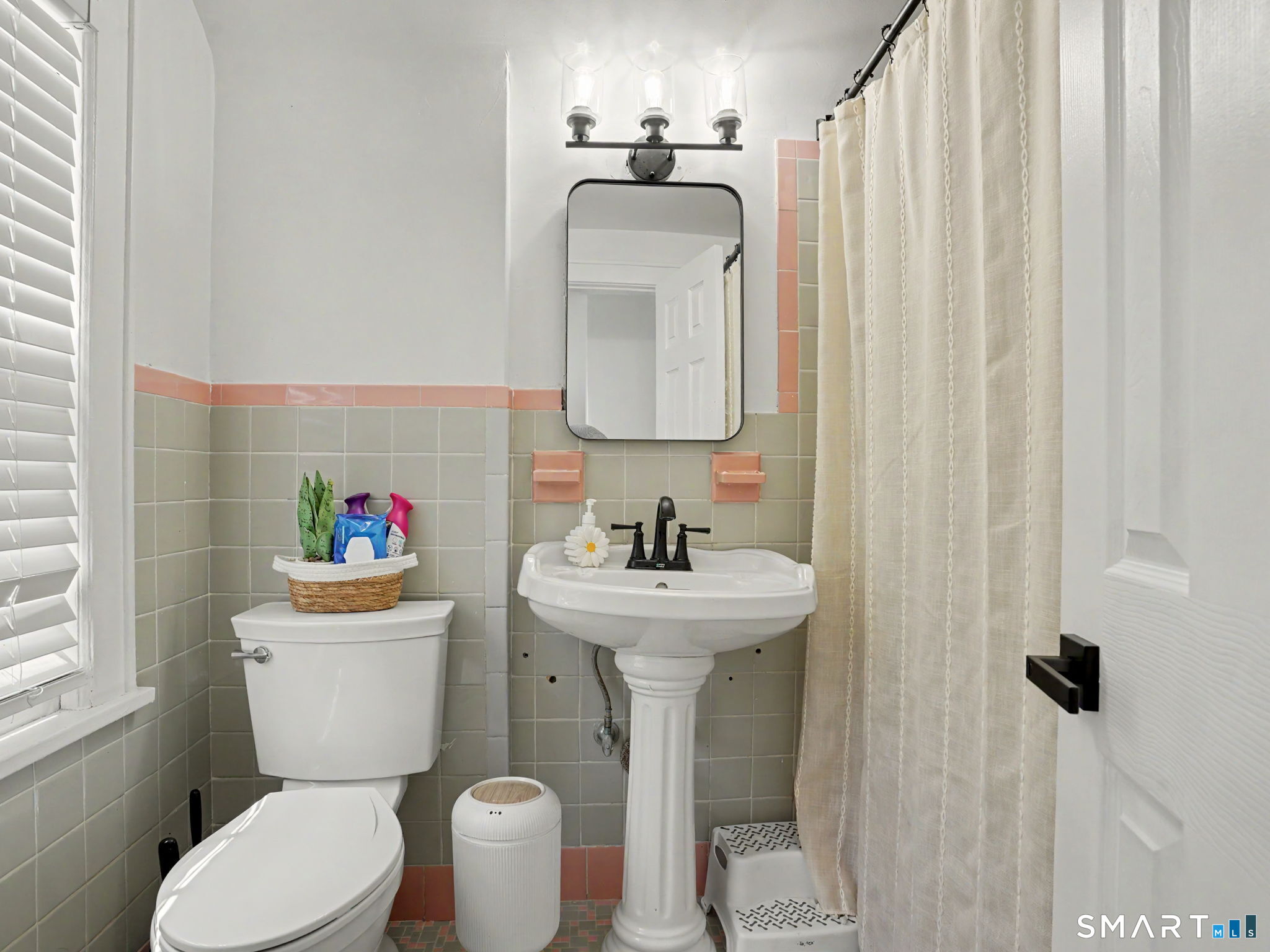 43 Glendale Road Stratford CT 06614