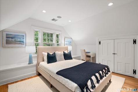 80 Governors Lane Fairfield CT 06824