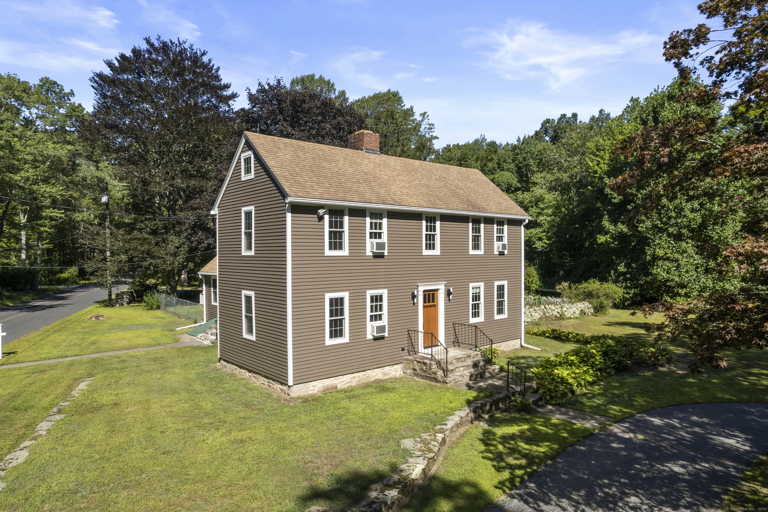 484 Old New London Road Salem CT 06420