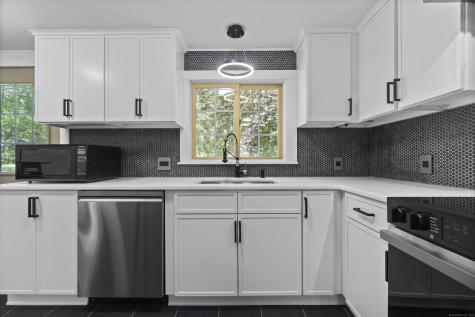484 Old New London Road Salem CT 06420