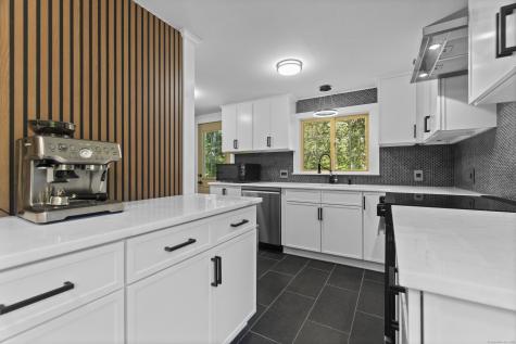 484 Old New London Road Salem CT 06420