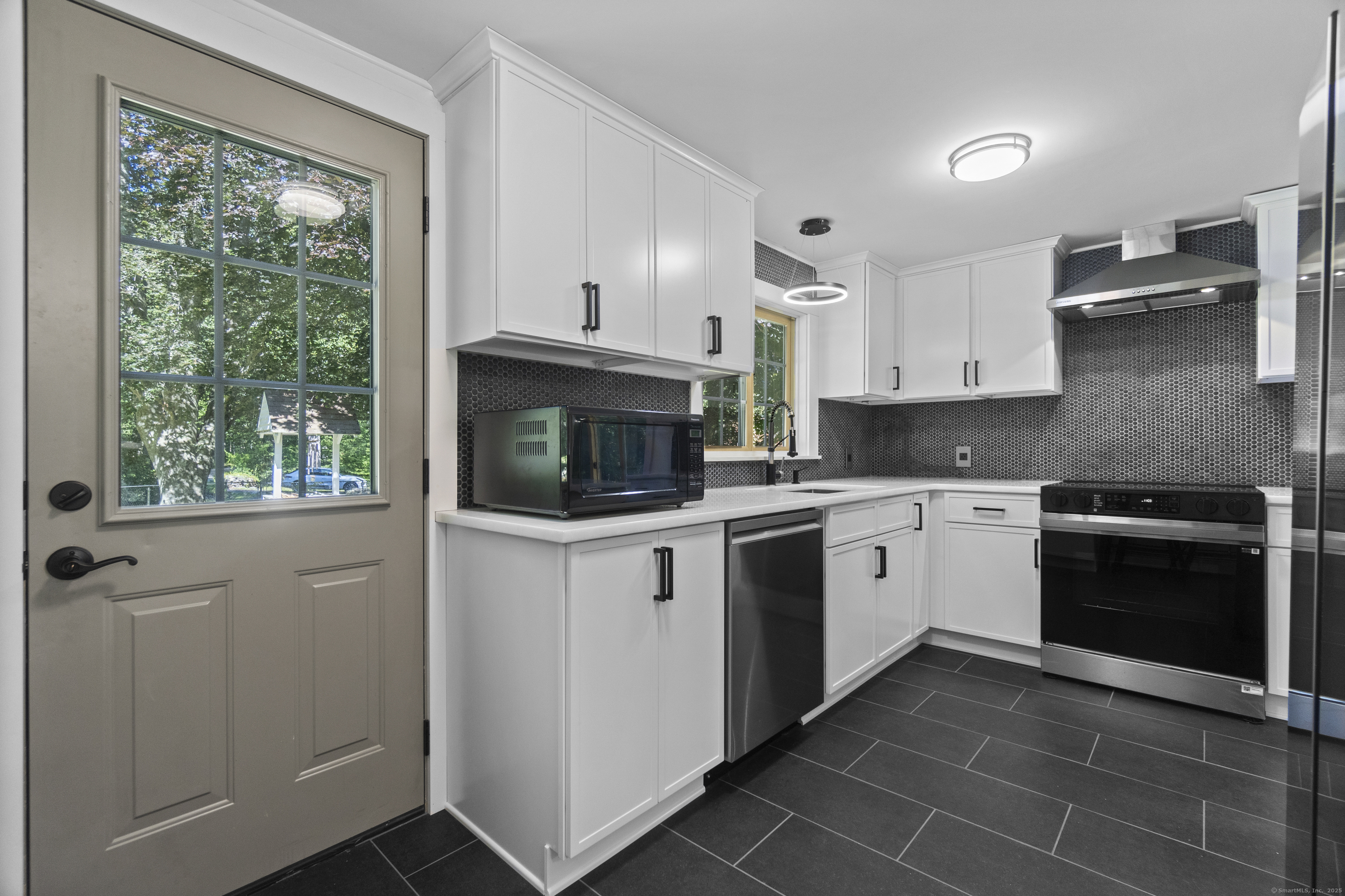 484 Old New London Road Salem CT 06420