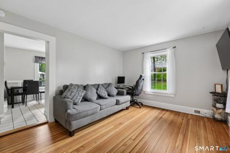 10 Middle Lane Simsbury CT 06070