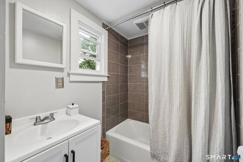 10 Middle Lane Simsbury CT 06070