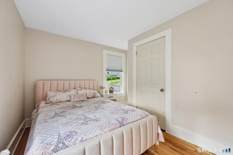 10 Middle Lane Simsbury CT 06070