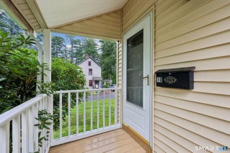 10 Middle Lane Simsbury CT 06070