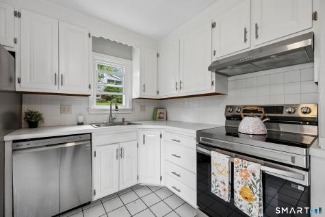 10 Middle Lane Simsbury CT 06070