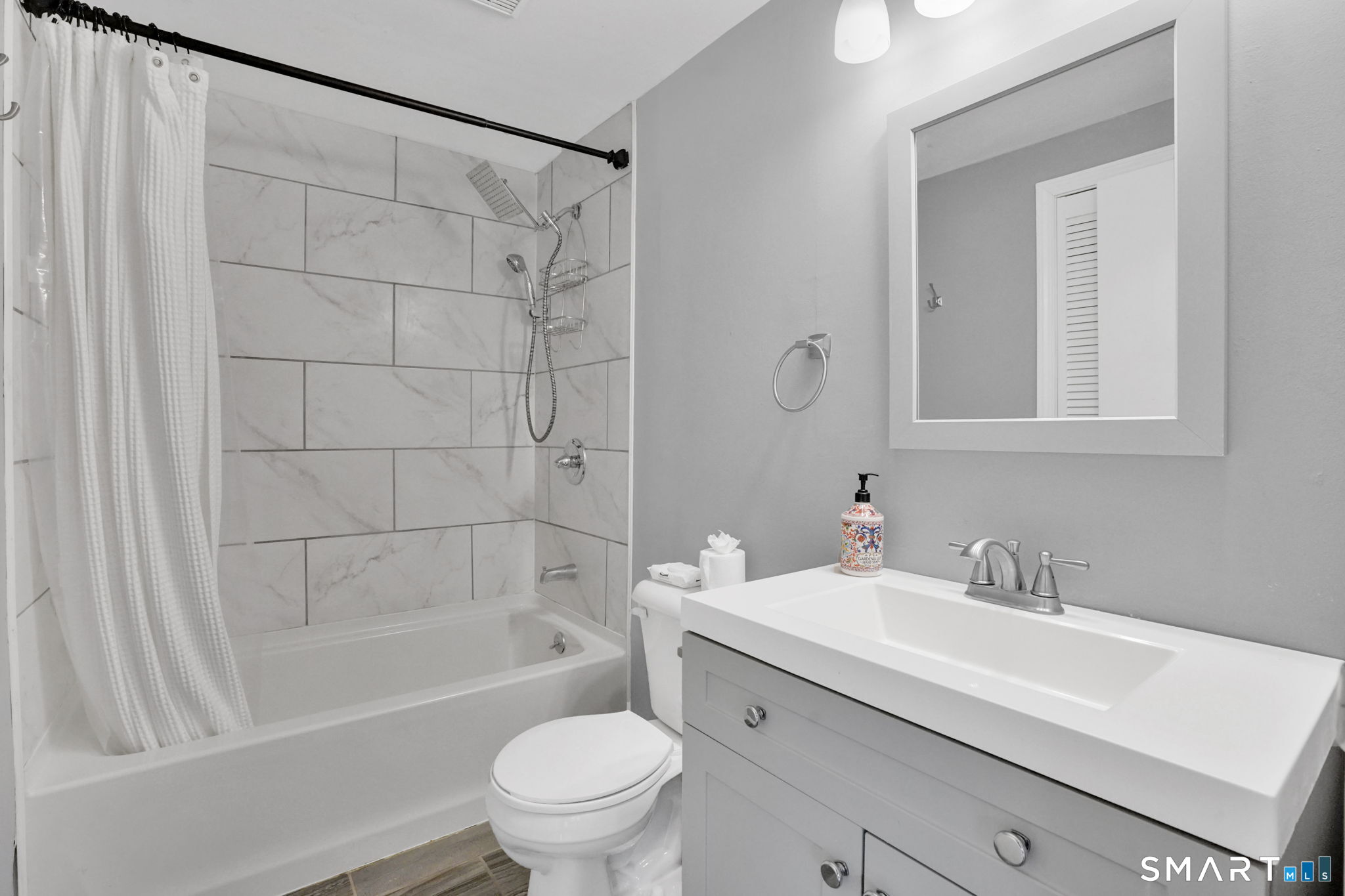 4 King Court Enfield CT 06082