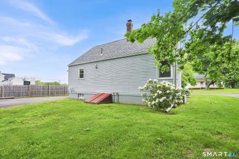 4 King Court Enfield CT 06082