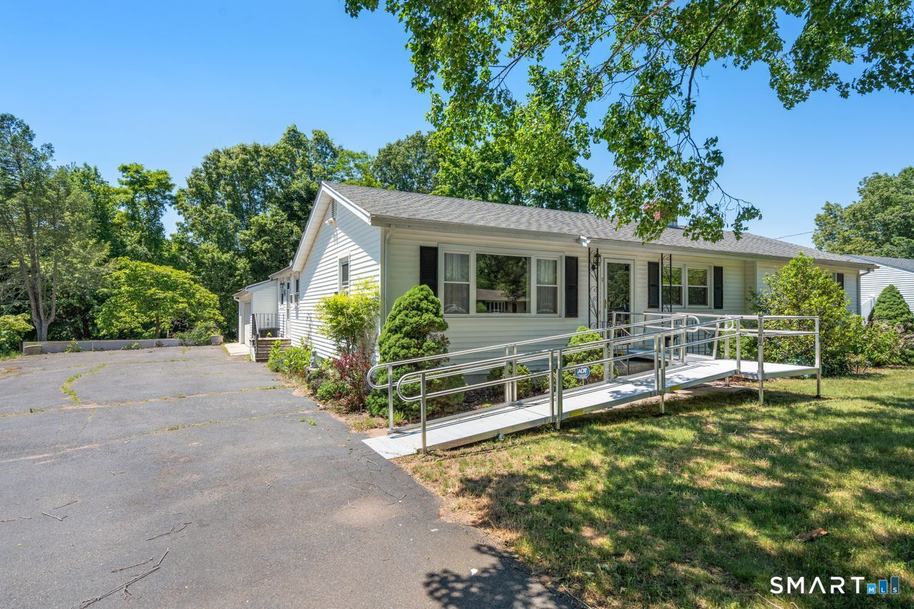 9 Stanton Road North Haven CT 06473