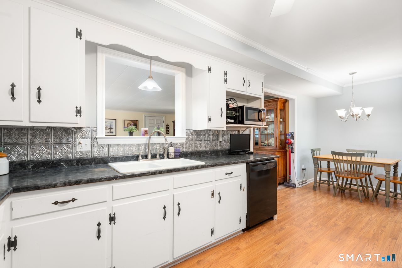 9 Stanton Road North Haven CT 06473