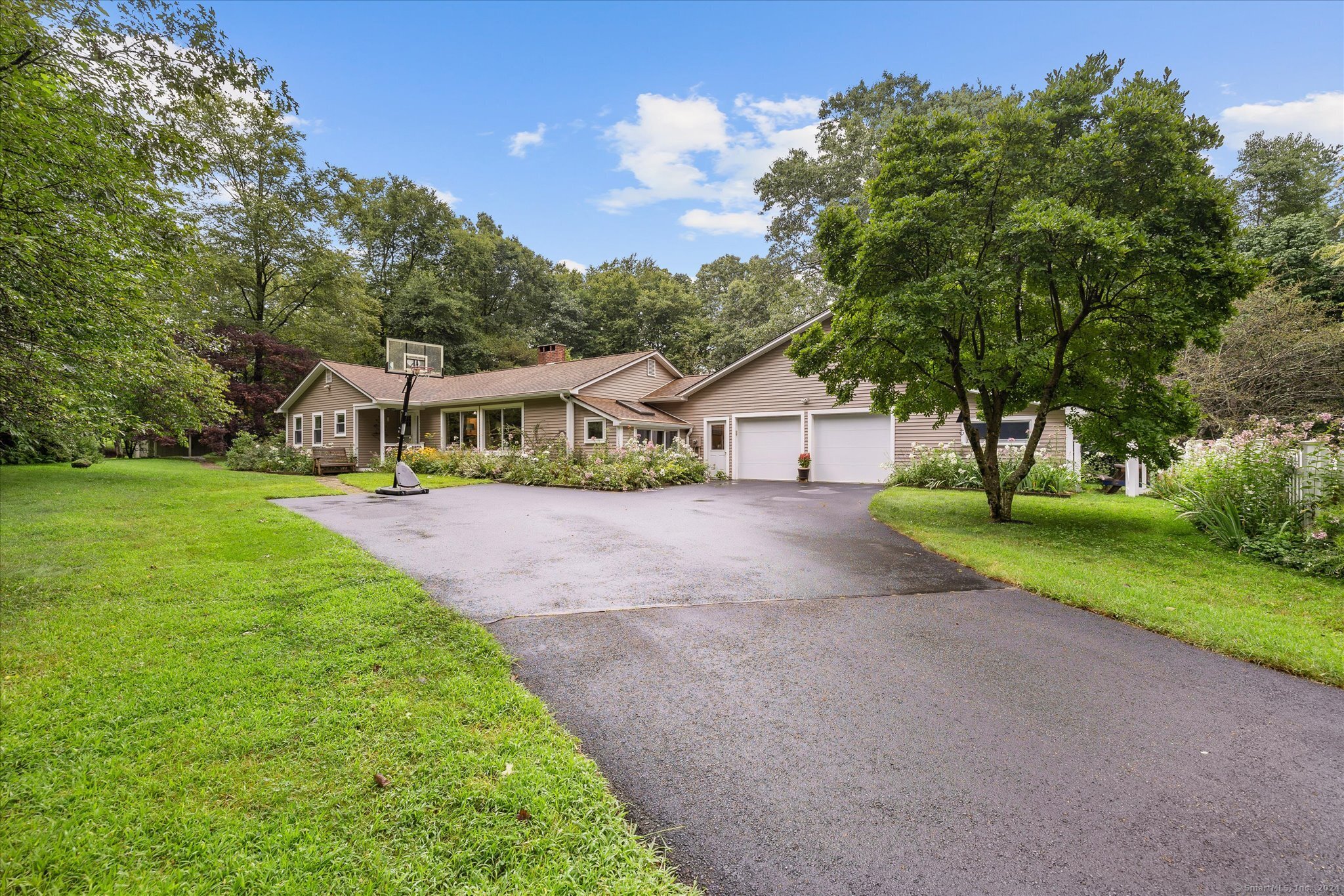 739 Route 171 Woodstock CT 06281