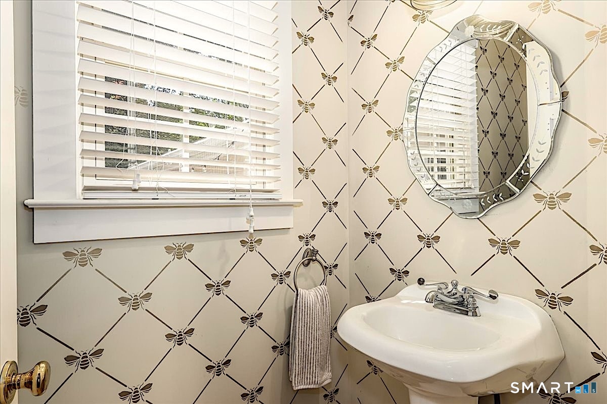 6 Elizabeth Street Newtown CT 06470