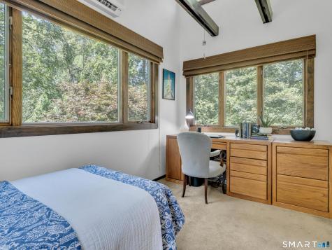 70 Hoadley Creek Circle Guilford CT 06437