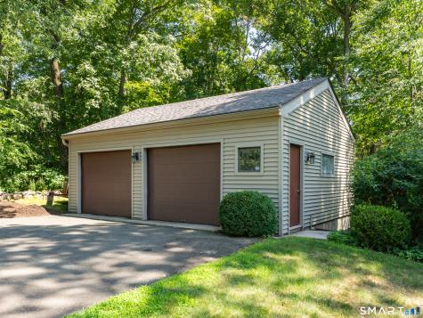 70 Hoadley Creek Circle Guilford CT 06437