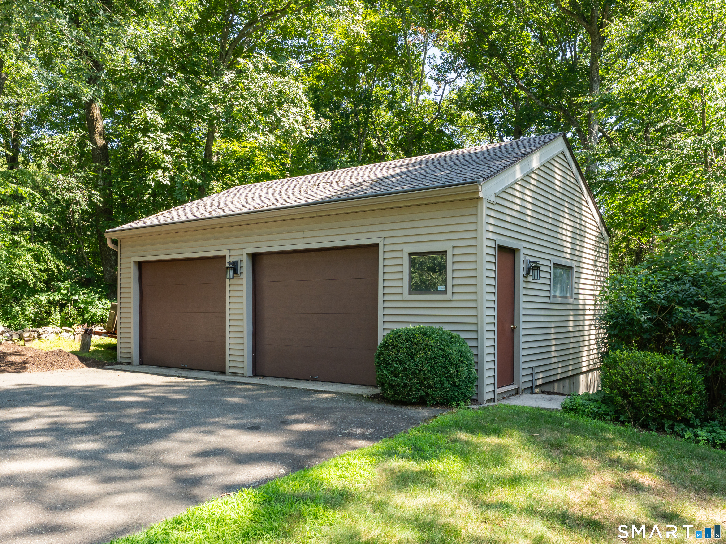 70 Hoadley Creek Circle Guilford CT 06437