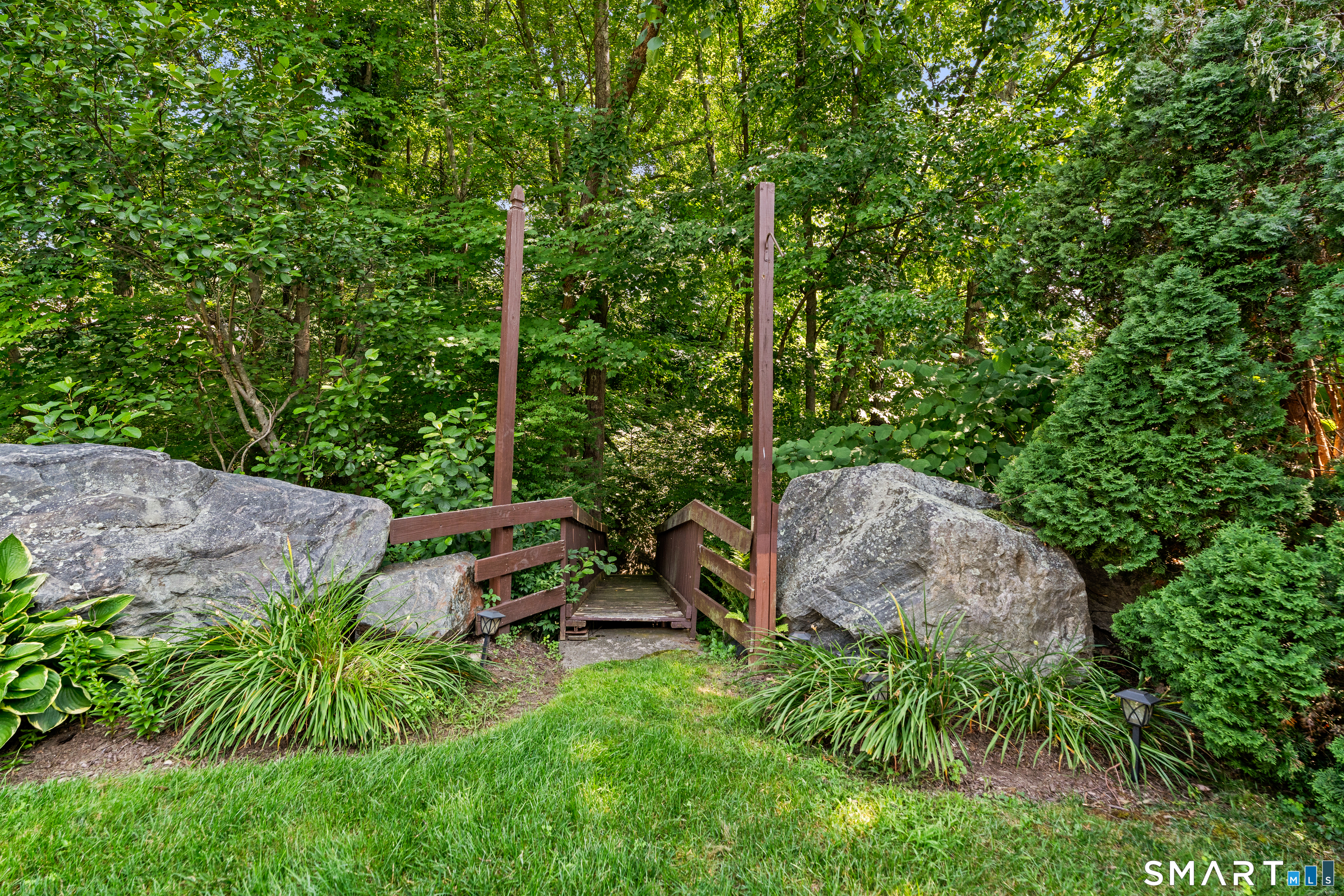 11 Middleway East Waterbury CT 06708