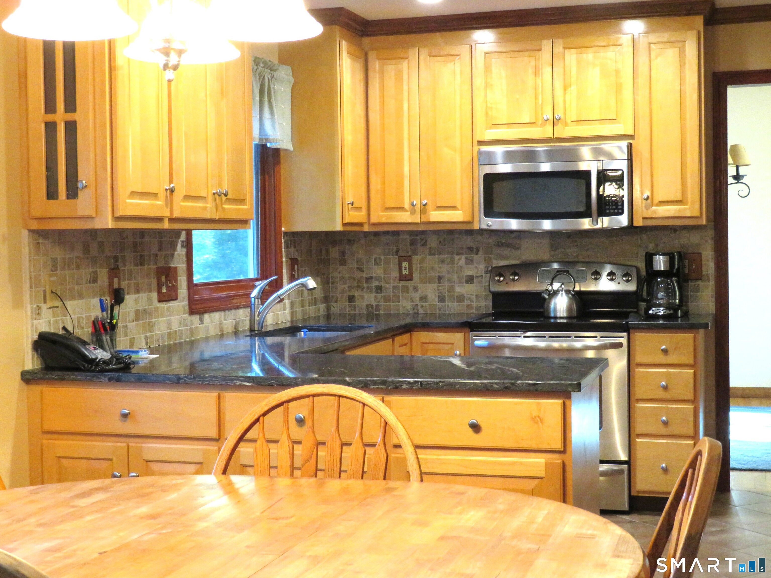 836 Wolf Hill Road Cheshire CT 06410