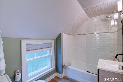27 Chestnut Hill Road Newtown CT 06482