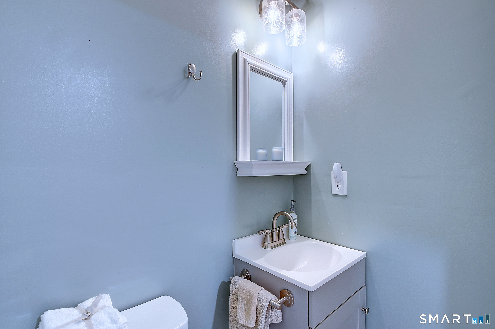 27 Chestnut Hill Road Newtown CT 06482